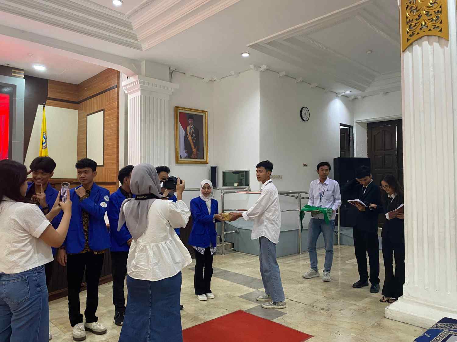 17. Pemberian Hadiah Day 1